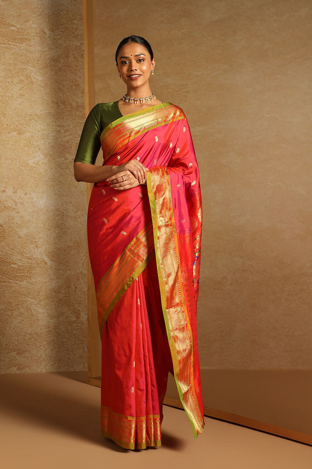 Buy SGF11Women's Paithani Kanjivaram Pure Soft Silk Handloom Saree Pure  Golden Zari With Blouse Piece (Black) at Amazon.in