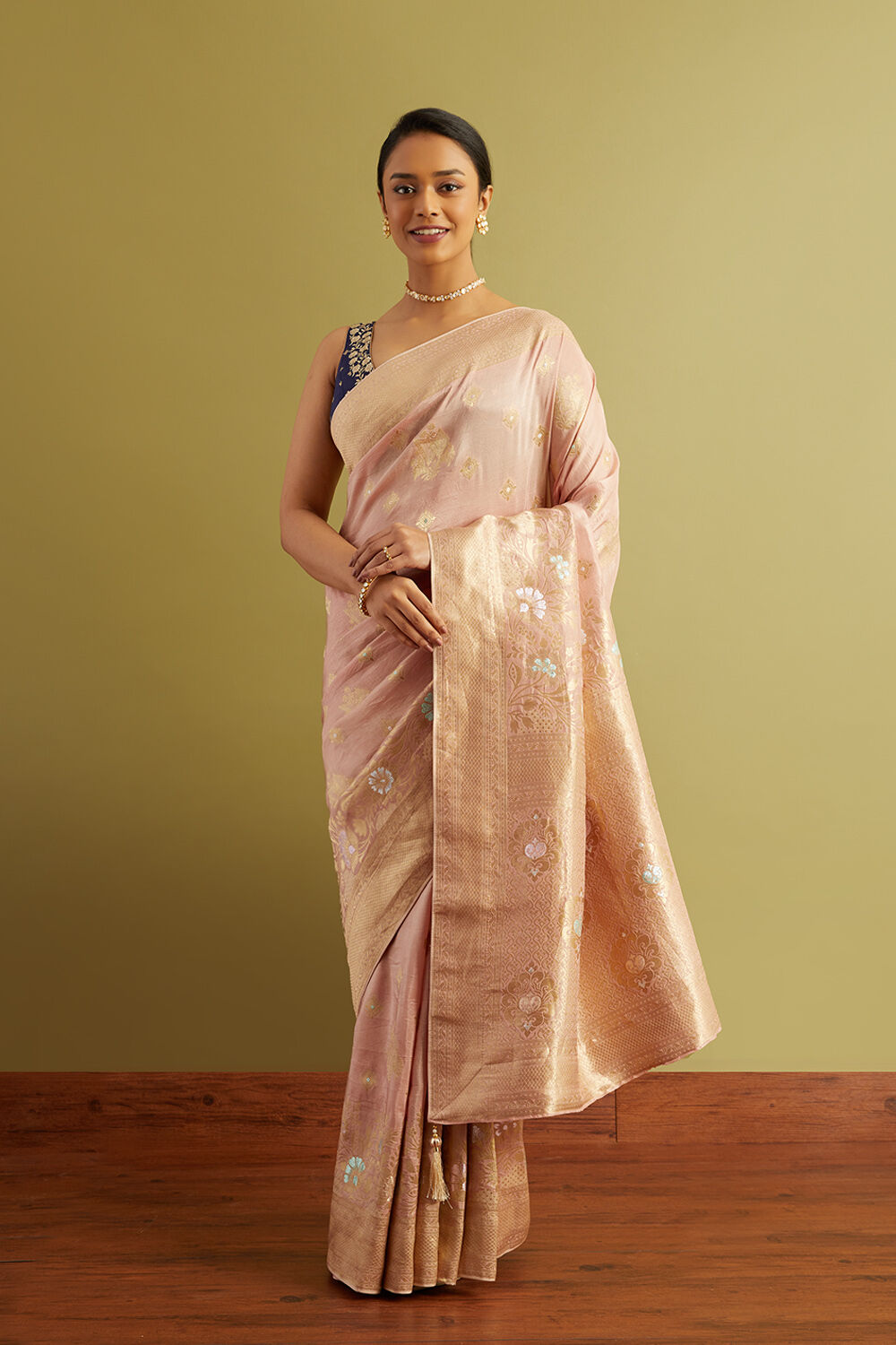 Follow me pritikar0000 | Saree designs party wear, Elegant saree, Silk saree  blouse designs