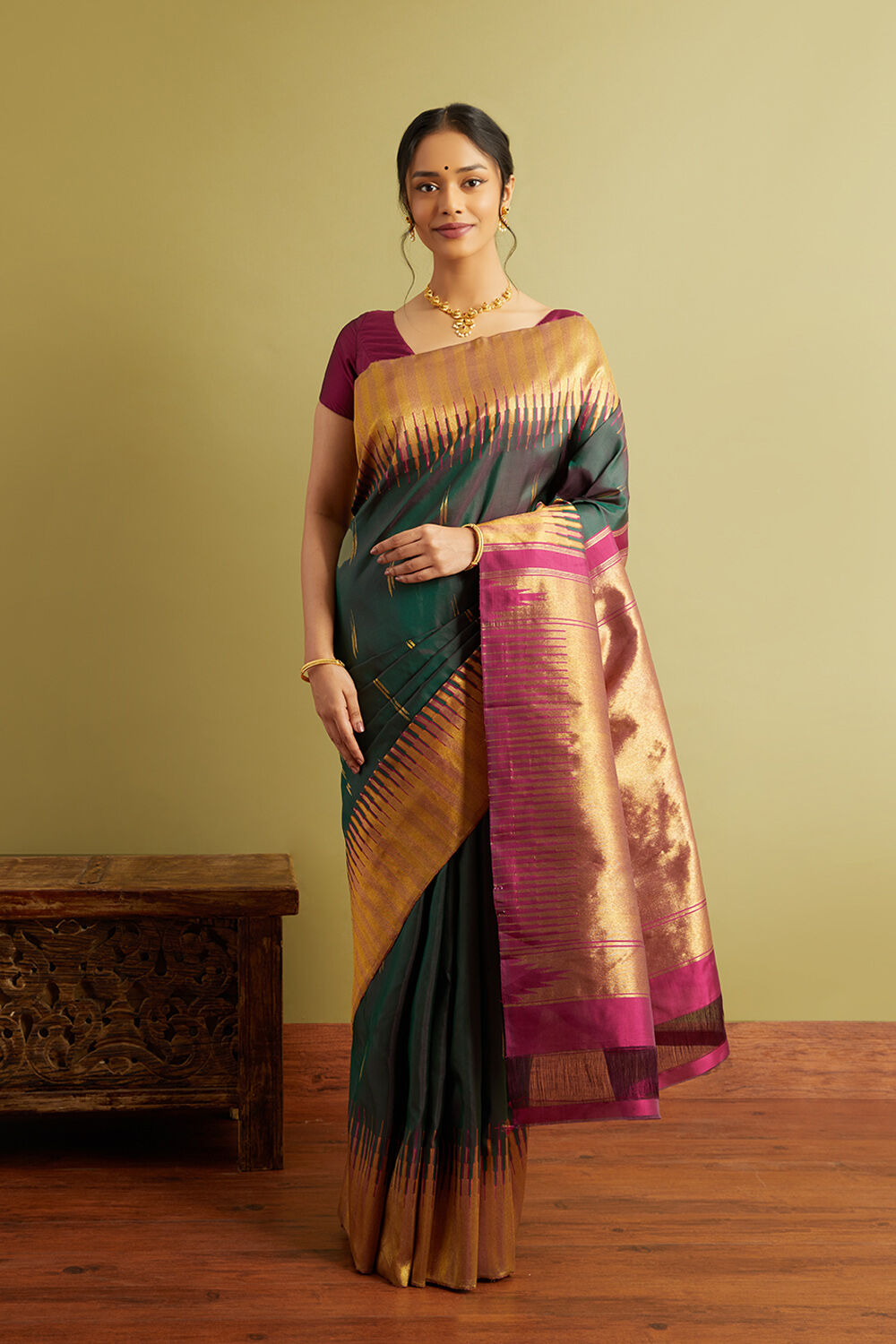 Buy 5 Indian Wedding Sarees That Brides Desperately Want - Ethnic Plus