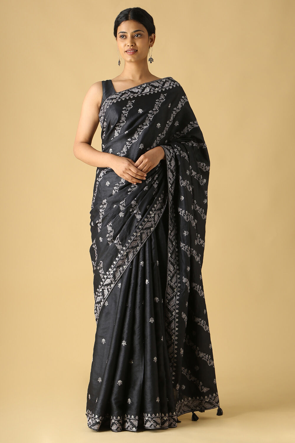 Black Color Raw Silk Saree in Surat at best price by Indiana Elegance -  Justdial