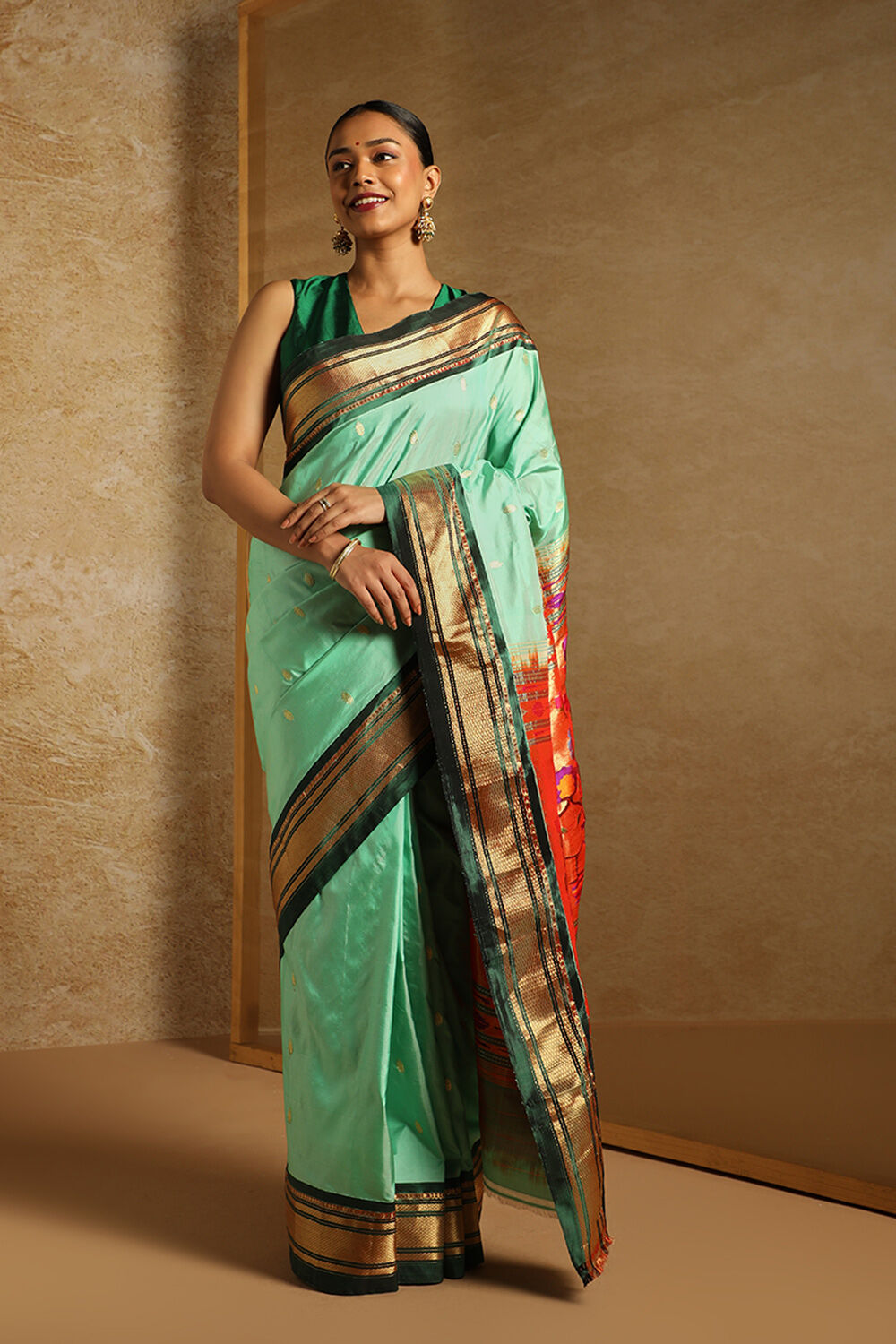 Buy VMI Retail Handmade Pure Silk Yeola Handloom Green Red Dual Tone - Paithani  Saree With Traditional Double Pallu Online at Best Prices in India -  JioMart.