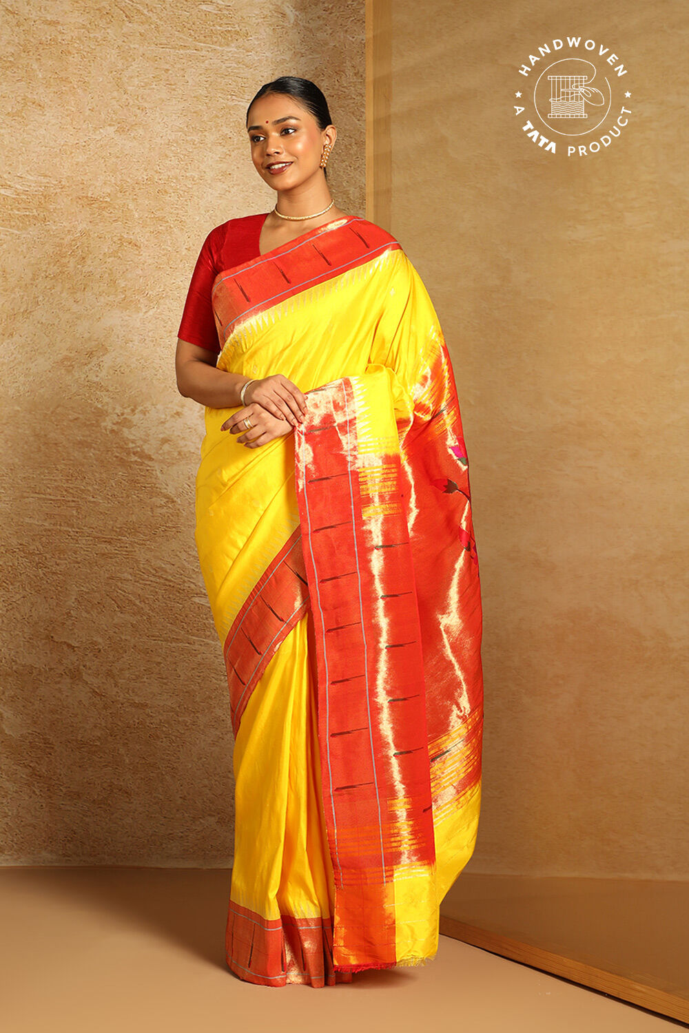 SANGAM PRINTS Floral Woven Design Zari Pure Silk Paithani Saree Price in  India, Full Specifications & Offers | DTashion.com